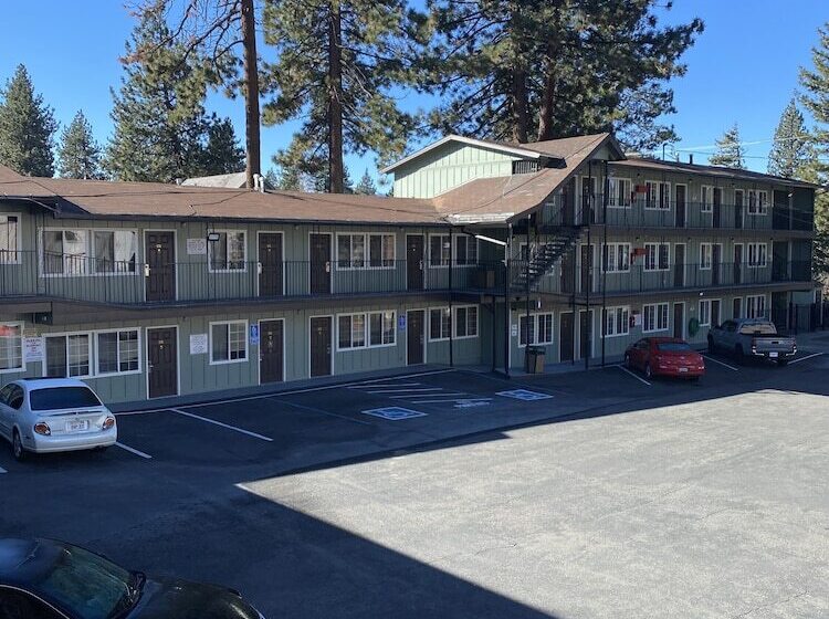 هتل Budget Inn At The Heavenly Gondola