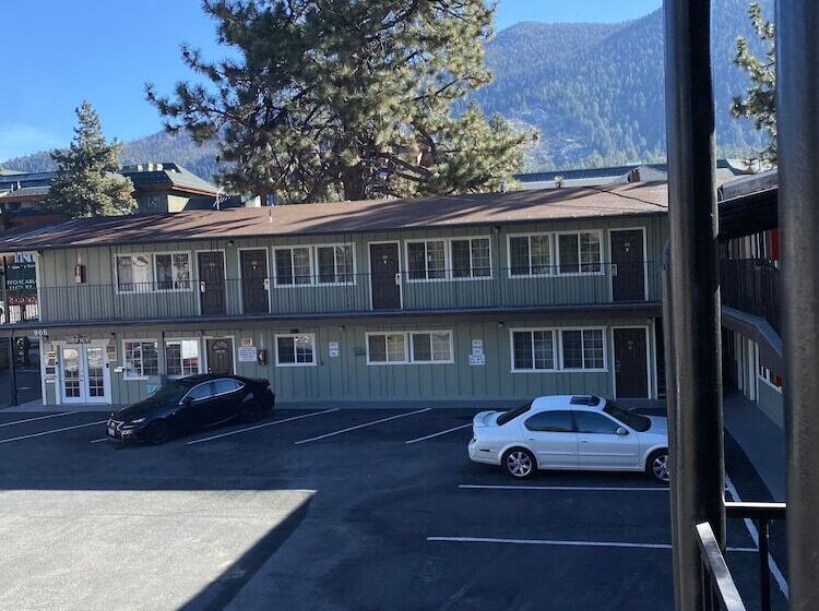 هتل Budget Inn At The Heavenly Gondola