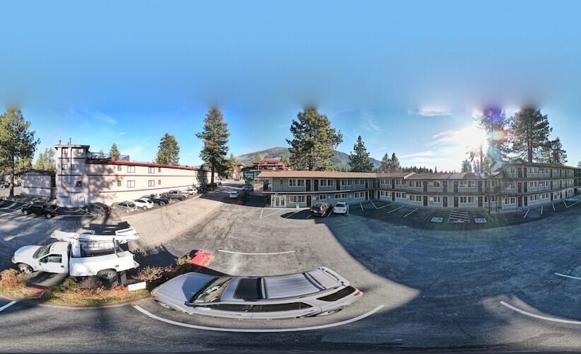 هتل Budget Inn At The Heavenly Gondola