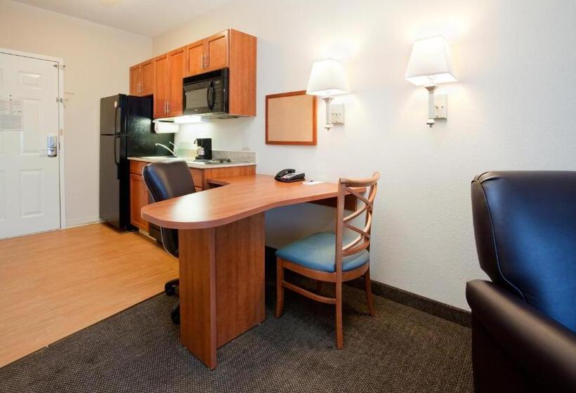 هتل Candlewood Suites New Bern