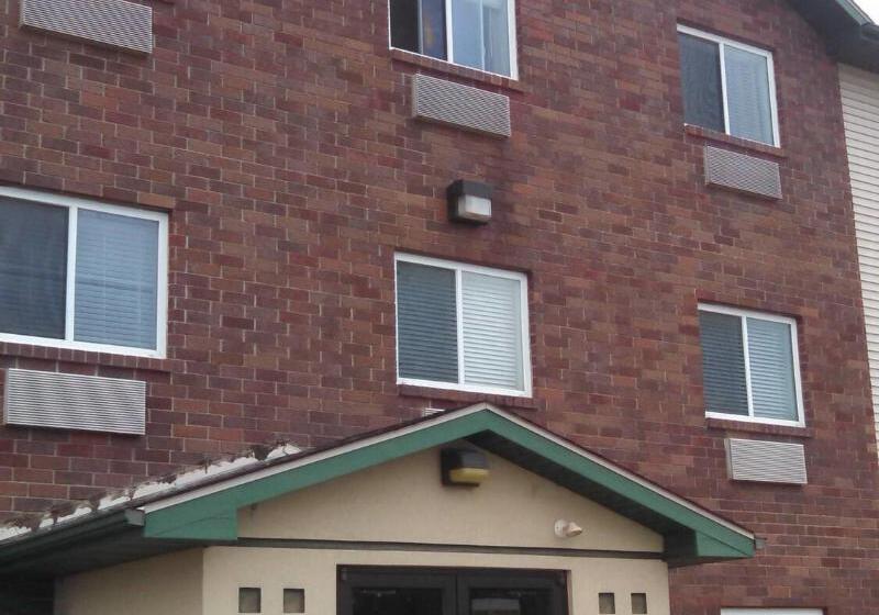 فندق Capri Inn & Suites   Beatrice