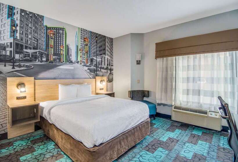 בית מלון כפרי Clarion Pointe Wake Forest   Raleigh North