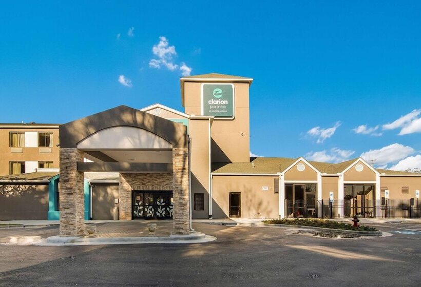 בית מלון כפרי Clarion Pointe Wake Forest   Raleigh North