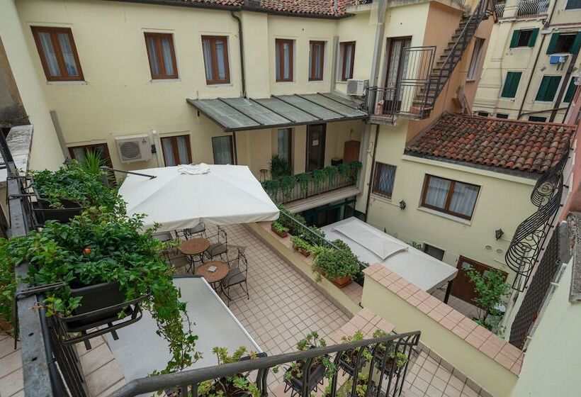 Fotos del hotel Herion:  6