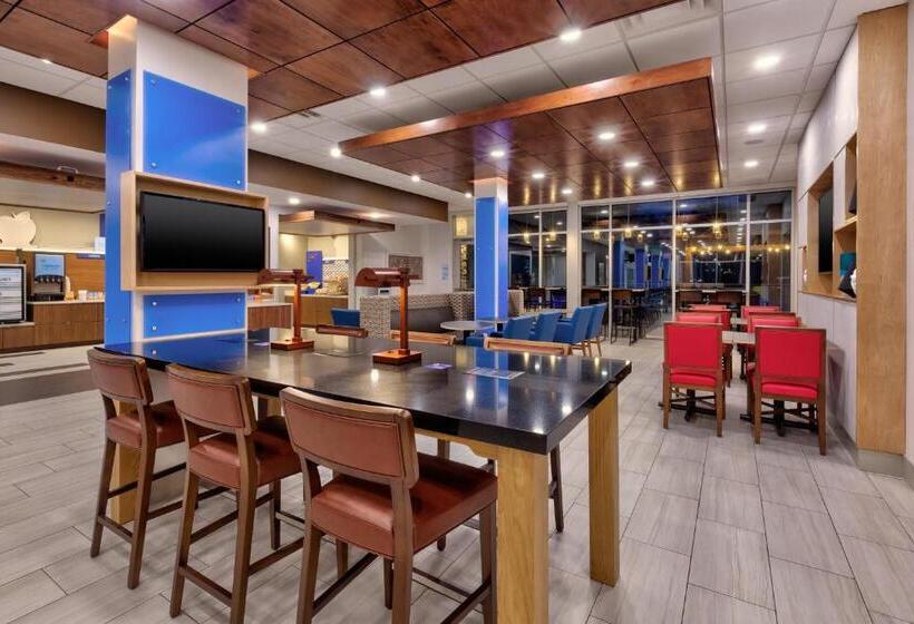 호텔 Holiday Inn Express & Suites   Milan   Sandusky Area, An Ihg