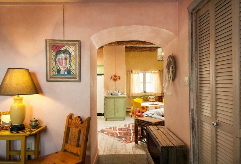Отель Inger Jirby Gallery & Guest Houses