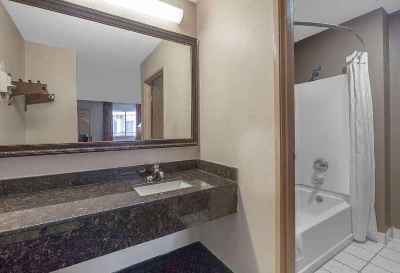 ホテル Knights Inn Forest Hill