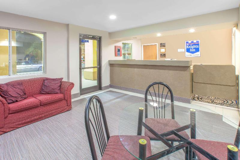 ホテル Knights Inn Forest Hill