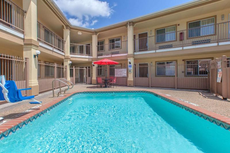 ホテル Knights Inn Forest Hill