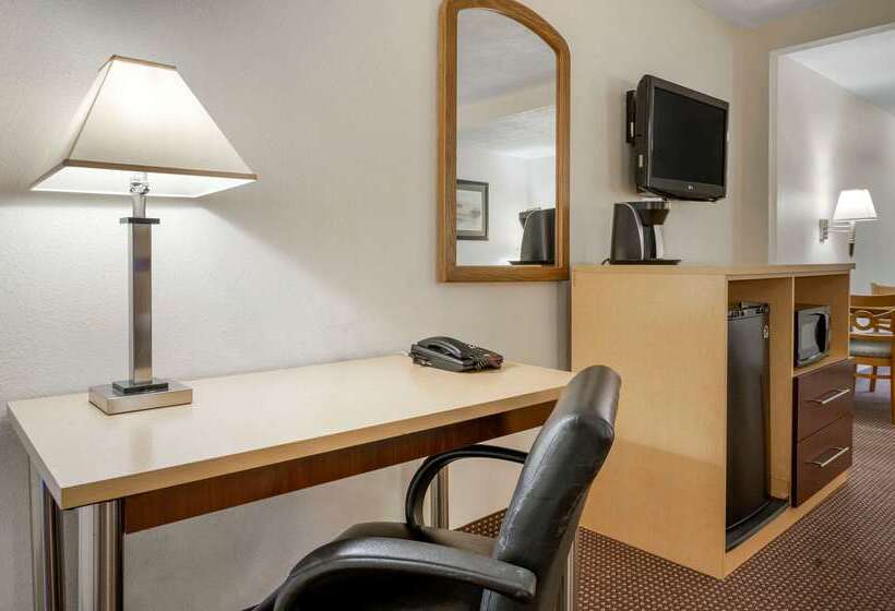 هتل Quality Inn & Suites South Obetz