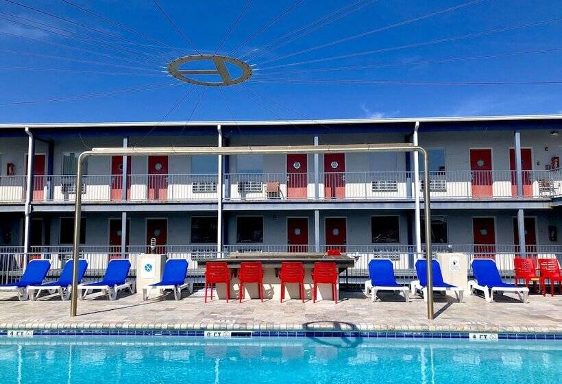 Sea And Breeze Hotel And Condo