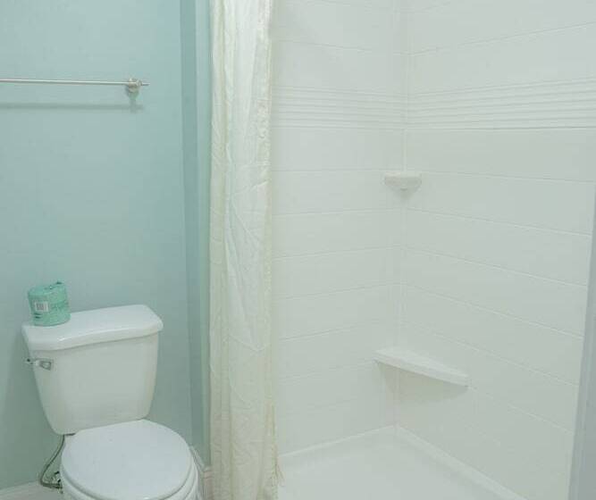 Sea And Breeze Hotel And Condo