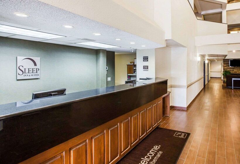 فندق Clarion Pointe Albemarle