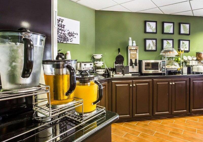 فندق Clarion Pointe Albemarle