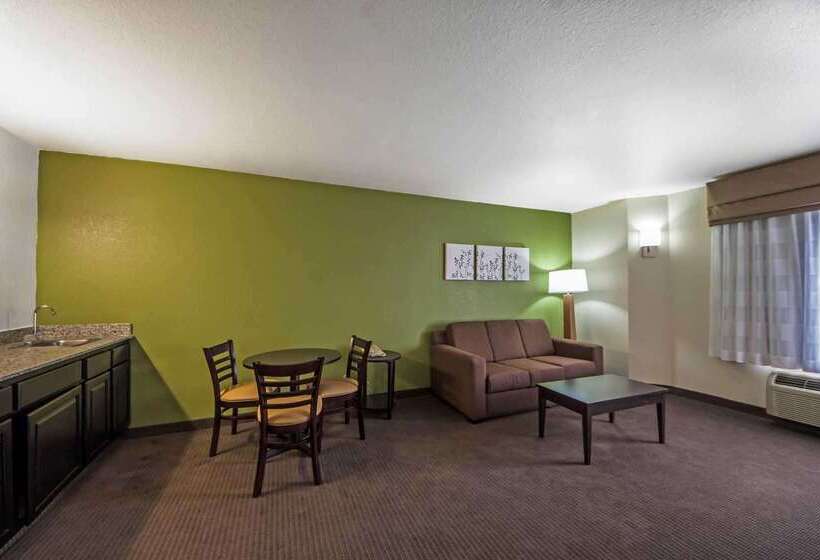 בית מלון כפרי Sleep Inn & Suites Tulsa Central I 44