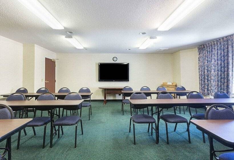 هتل Sleep Inn & Suites Bay View Acme   Traverse City