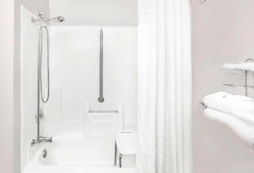 فندق Super 8 By Wyndham Beaver Dam