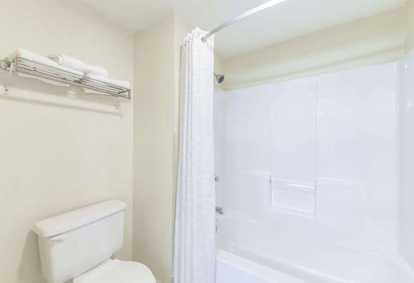 هتل Super 8 By Wyndham Burleson Fort Worth Area