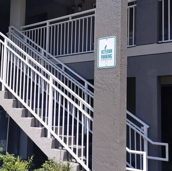 Super 8 Motel By Wyndham Near Fort Lauderdale Arpt
