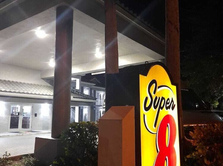 Super 8 Motel By Wyndham Near Fort Lauderdale Arpt