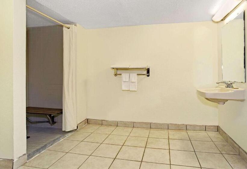 فندق Super 8 By Wyndham Fort Mitchell Cincinnati Area