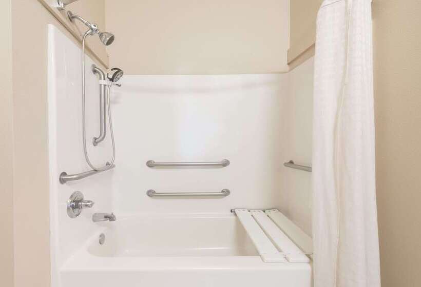 هتل Super 8 By Wyndham Fort Worth Stockyards