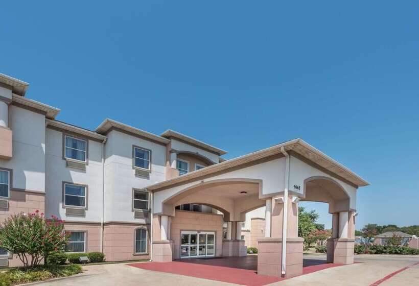هتل Super 8 By Wyndham Fort Worth Stockyards
