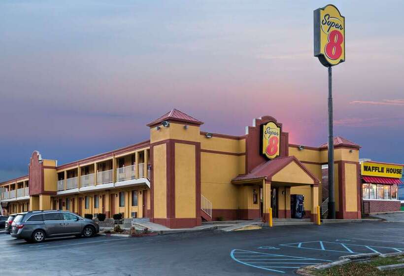 هتل Super 8 By Wyndham Indianapolis Southport Rd
