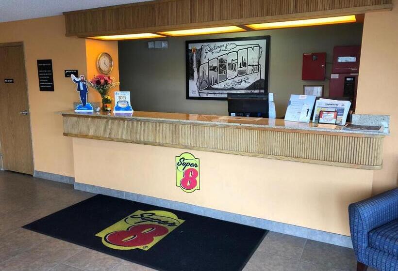 هتل Super 8 By Wyndham Lagrande