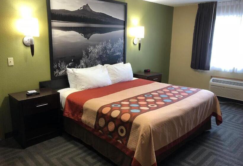 هتل Super 8 By Wyndham Lagrande