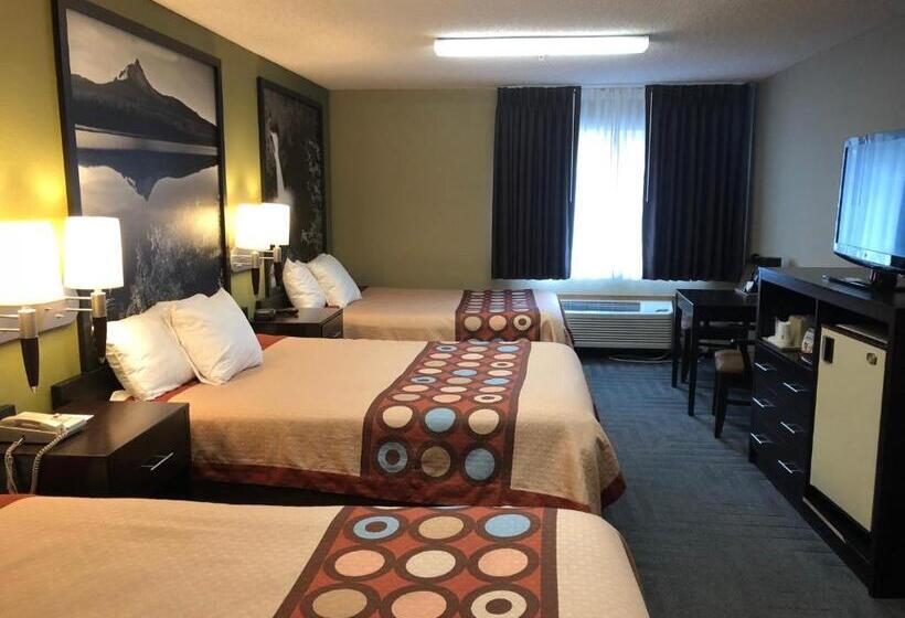 هتل Super 8 By Wyndham Lagrande