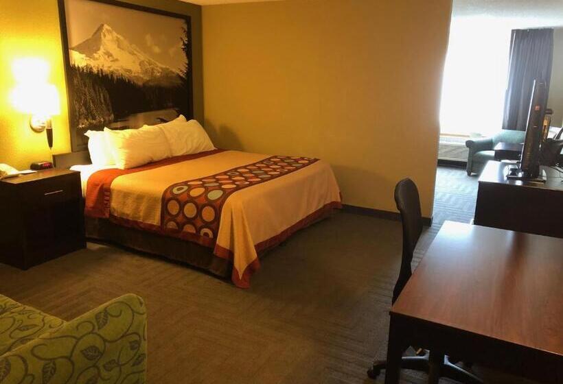 هتل Super 8 By Wyndham Lagrande