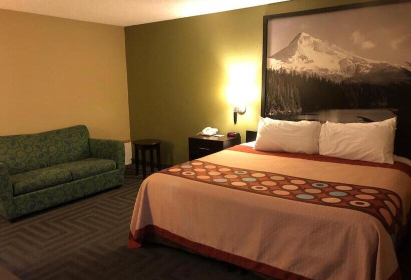 هتل Super 8 By Wyndham Lagrande