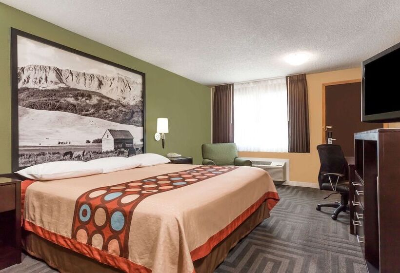 هتل Super 8 By Wyndham Lagrande