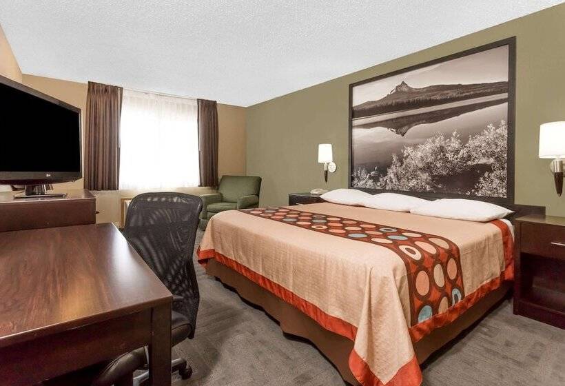 هتل Super 8 By Wyndham Lagrande