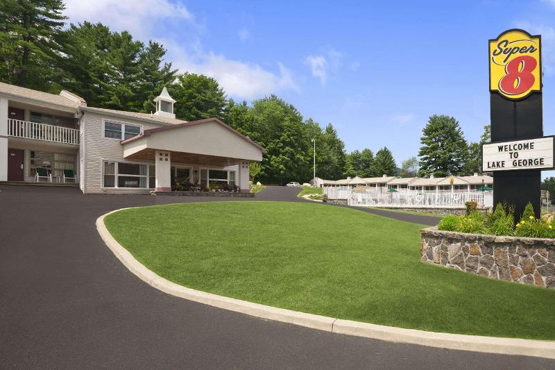 هتل Super 8 By Wyndham Lake George/downtown