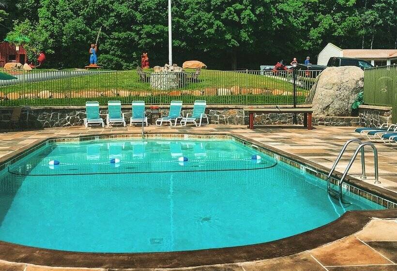 هتل Super 8 By Wyndham Lake George/downtown
