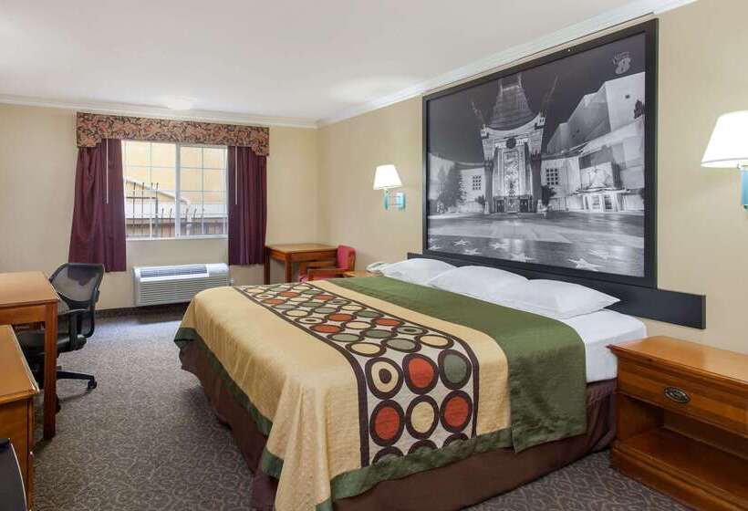 בית מלון כפרי Super 8 By Wyndham Los Angeles Downtown