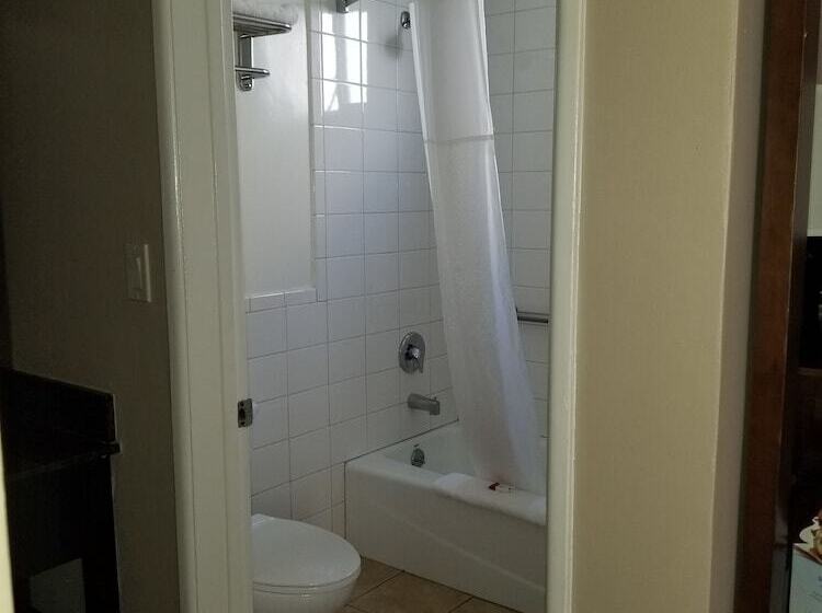 فندق Super 8 By Wyndham Los Angelesculver City Area