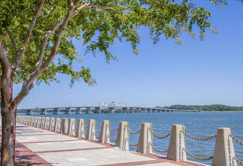 هتل Super 8 By Wyndham Port Royal/beaufort