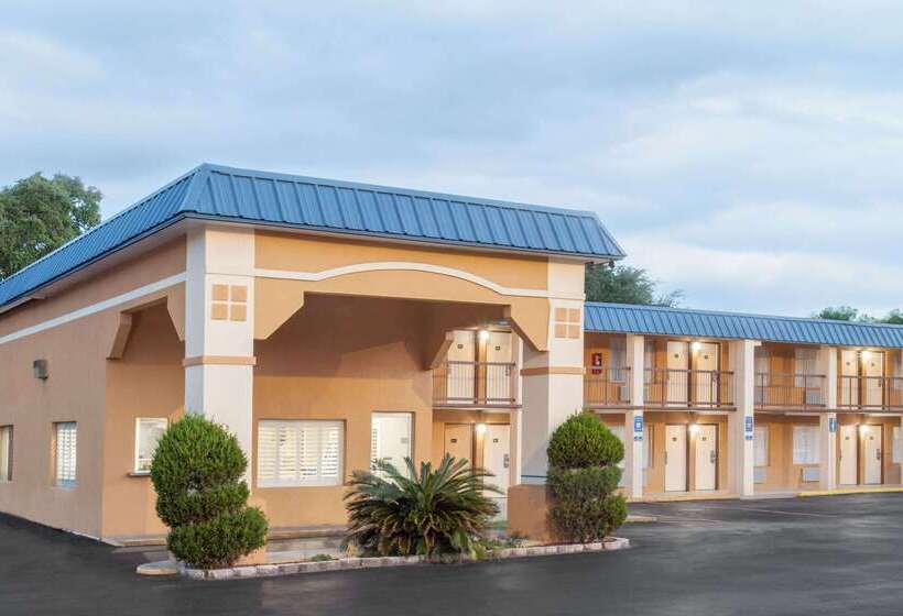 هتل Super 8 By Wyndham Port Royal/beaufort