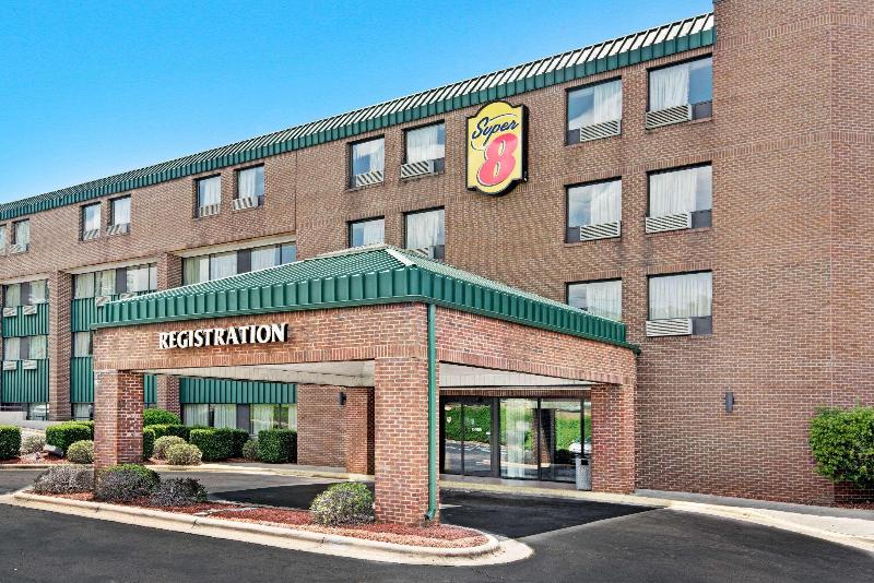 Hotel Super 8 By Wyndham Raleigh North East