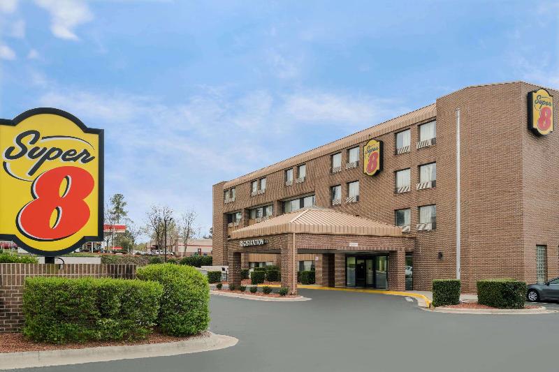 Hotel Super 8 By Wyndham Raleigh North East