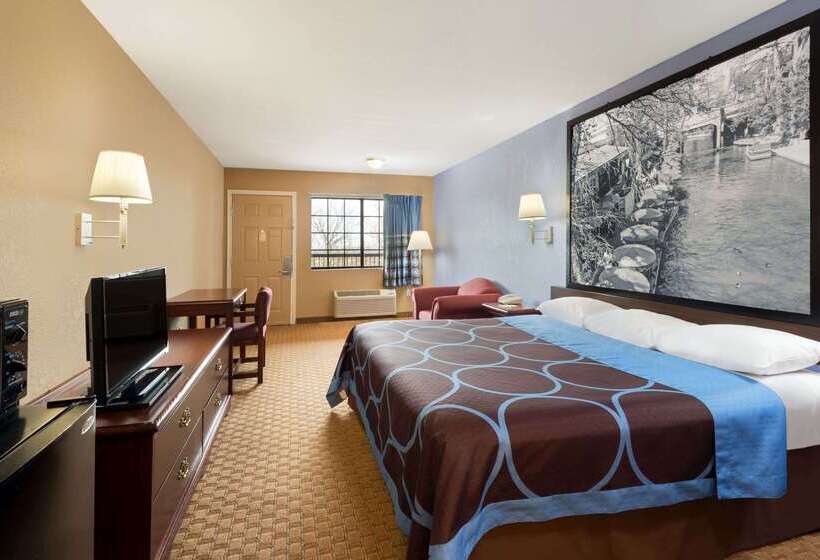 Отель Super 8 By Wyndham San Antonio/riverwalk Area
