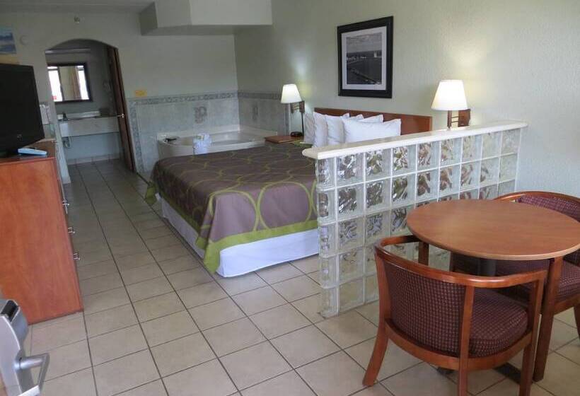 هتل Super 8 By Wyndham South Padre Island