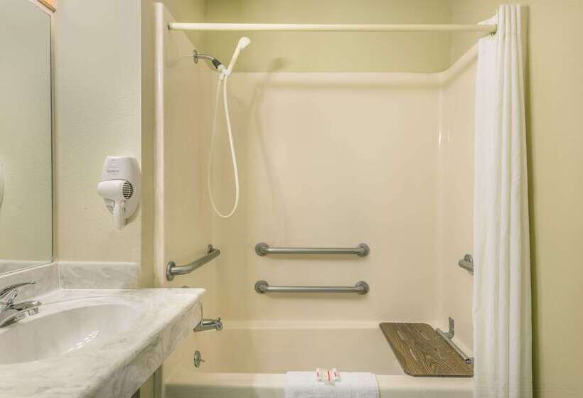 בית מלון כפרי Quality Inn