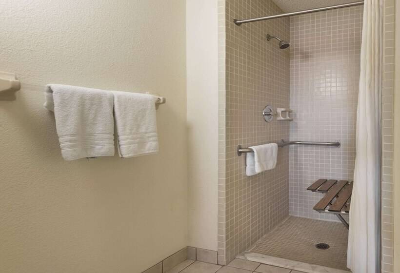 هتل Super 8 By Wyndham Vandalia/dayton International Airport