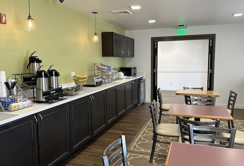 فندق Super 8 By Wyndham Verona/madison