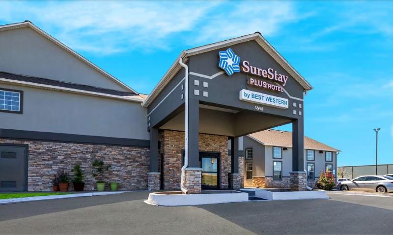 ホテル Surestay Plus  By Best Western Tulsa East