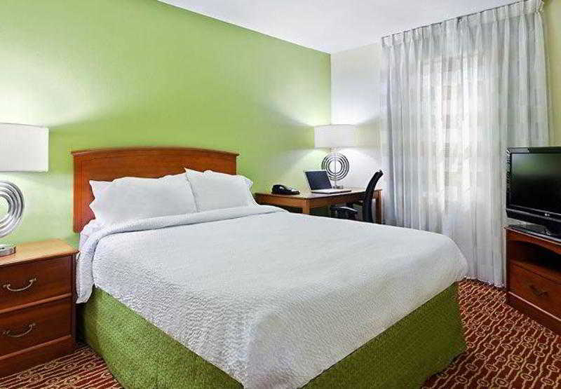 בית מלון כפרי Towneplace Suites By Marriott Charlotte Arrowood